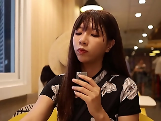 Taiwanese Girl's Riverside Getaway: Exploring the Beauty of Nature!