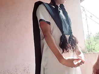 Indian Beauty Seduces Eager Gentleman with Luscious Curves